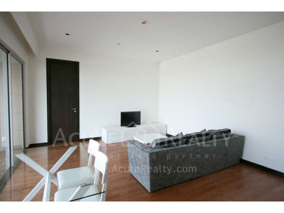 pic The room has a spacious area of 93 Sq.m