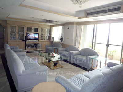 pic Condo in Ekamai location  