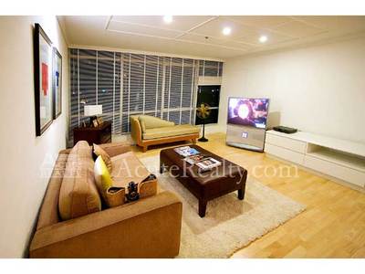 pic Comfortably accommadate for both couples