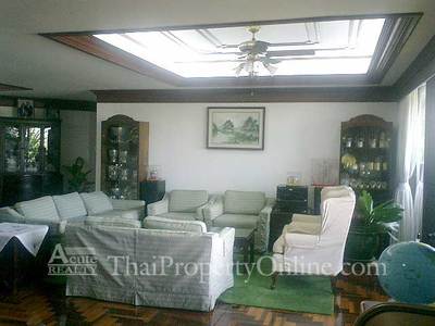 pic Condo cover 220 sqm. with 3 br