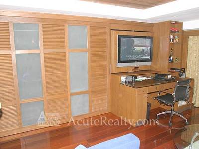pic Luxury condo, Situated in Silom road 