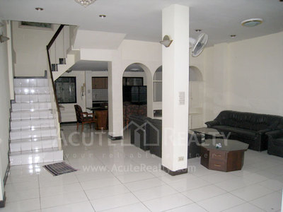 pic Townhouse for sale 3 storeys house 
