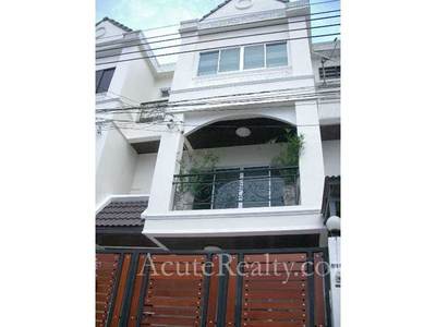 pic Townhouse for rent & sale!Usable area  