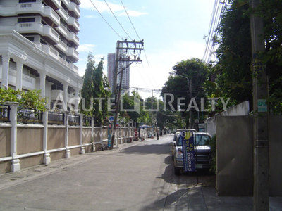 pic House for sale suitable for homeoffice