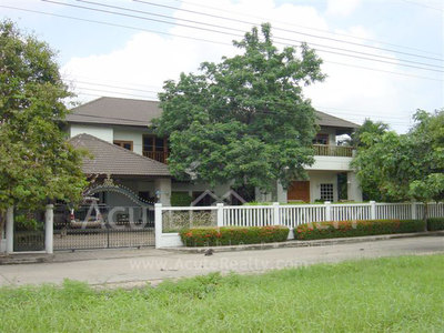 pic A beautiful Lake Front House 