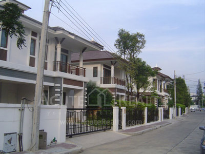 pic House for sell/rent Moobaan Setthasiri 