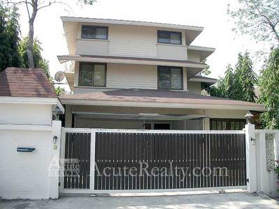 pic URGENT RENT!! Opposite Seri Center