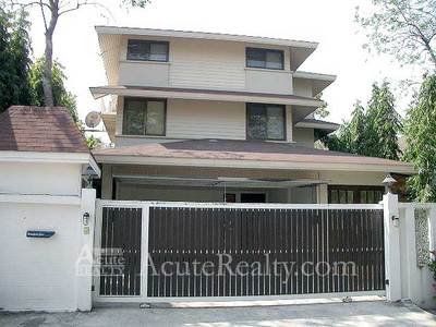pic 3-storey house and a guest house  