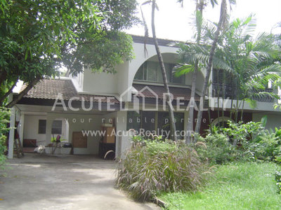 pic 2-storey house for sale/rent with Land 