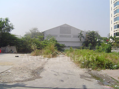 pic Land for sale 1-0-72 rai  