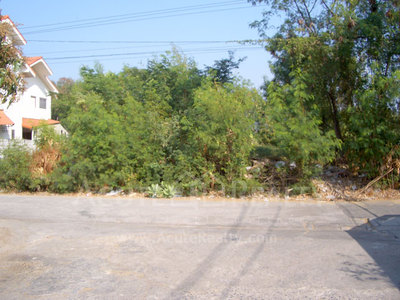 pic Land for sale suitable to build house 