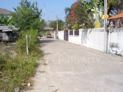 pic Land for sale suitable to build house 