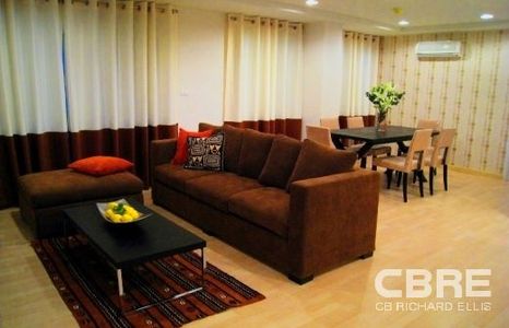 pic Tastefully decorated two-bedroom unit  