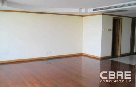 pic Freehold condo & a classic building