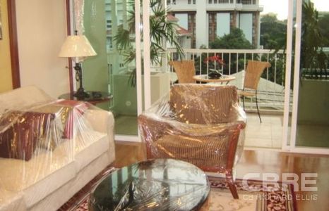 pic A 6-story Bangkok condominium building 