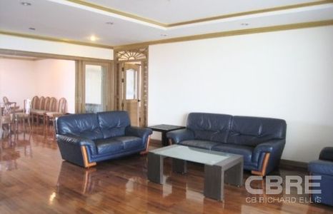 pic A 19-storey well-designed Bangkok condo