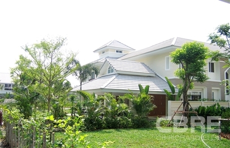 pic House with pool in compound 