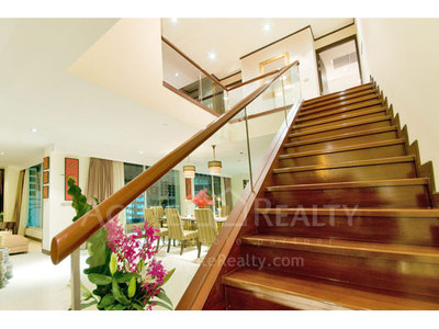 pic Luxuary condo for sale with tenant  