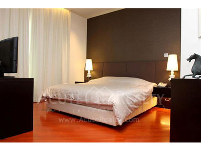 pic New luxury condo Located on Sathorn  