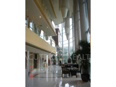 pic Brand new condo in business area