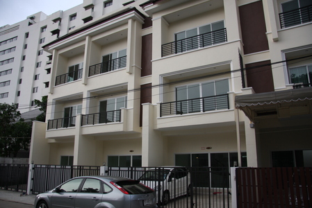 pic NEW Townhouse Ratchada-Ladprao FOR SALE