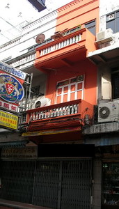pic Sale / Rent Building on Yaowaraj Road
