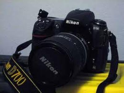 pic Nikon D700 Digital Camera with 18-135mm 