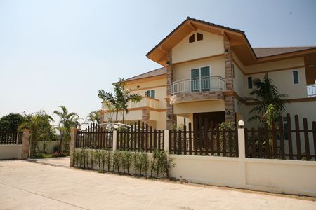 pic Large and Exclusive 4 Bedroom Home