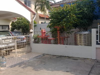 pic 2 Bedromm Townhouse For Sale