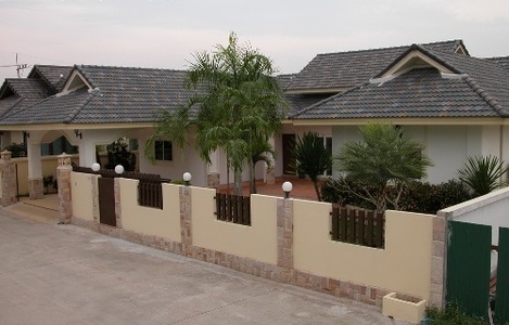 pic FOR SALE: IMPRESS HOUSE, 3 BEDROOMS