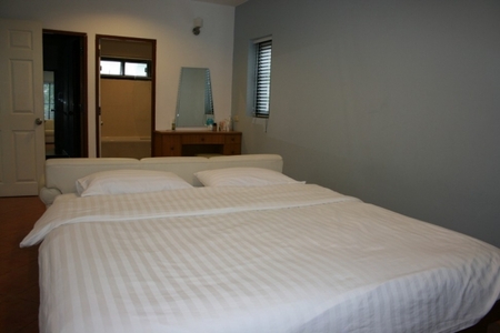 pic FOR RENT : THAPPRAYA SOI 15, 3 BEDROOMS,
