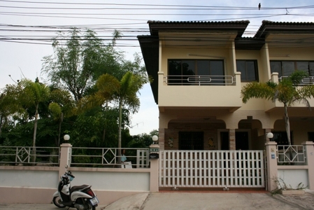 pic FOR SALE: TOWNHOUSE, TWO BEDROOMS - East