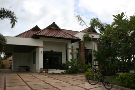 pic FOR RENT : BANGSARAY HOUSE 2 STORY