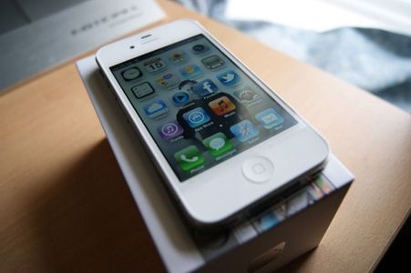 pic FOR SALE: APPLE IPHONE 5 (16GB, 32GB, 64