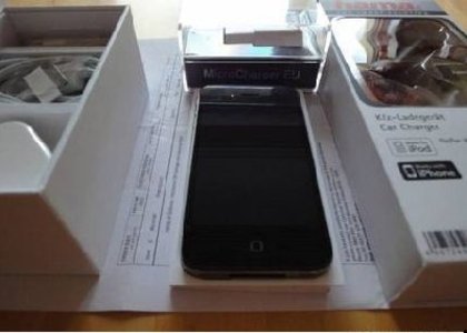 pic Apple iPhone 4S 64GB Black and White 