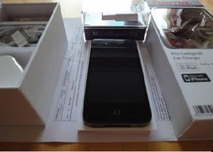 pic Apple iPhone 4S 64GB Black and White