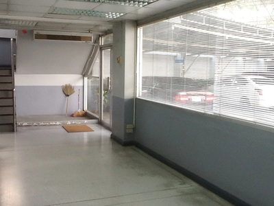 pic Showroom+office building on Sukhumvit   