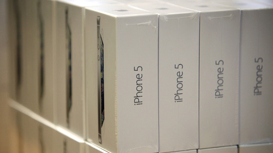 pic   Apple IPhone 5 64GB,Samsung GT-I9300 G