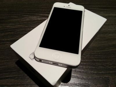 pic Apple iPhone 5 64GB (BLACK AND WHITE)