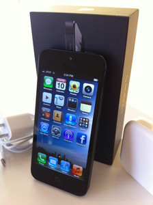 pic SELLING: APPLE IPHONE 5 32Gb