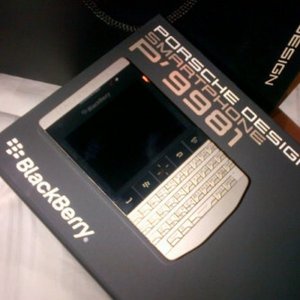 pic For Sale:Blackberry porsche and  Z 10