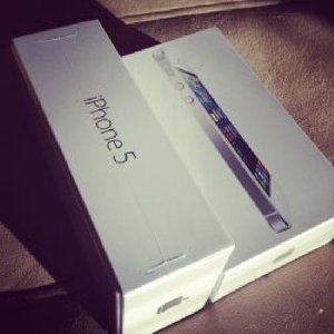 pic Selling Brand New IPHONE 5 