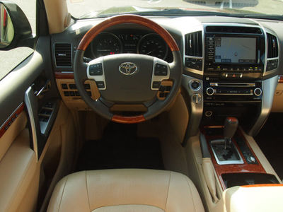 pic 2013 TOYOTA LAND CRUISER FOR SALE