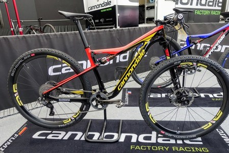 pic 2019 Specialized Men's S-Works Turbo Lev