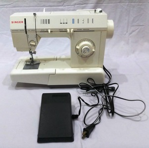 pic SINGER Sewing Machine - School Model