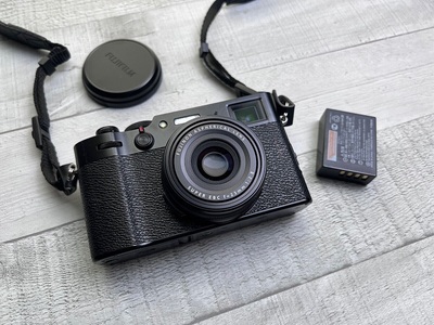 pic Fujifilm X100V Camera