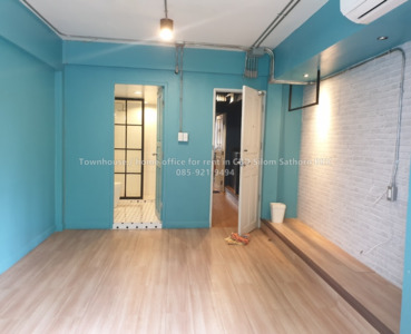 pic Silom townhouse/home office for rent