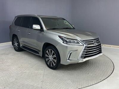 pic 2021 Lexus LX 570 / WhatsApp : +49152104